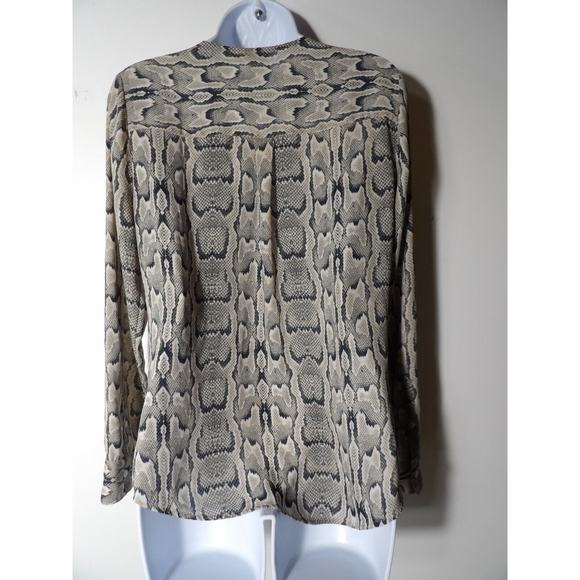 Express Womens Top Sz Small Snake Print Button Up Roll Tab Sleeve Collarless - Picture 5 of 13
